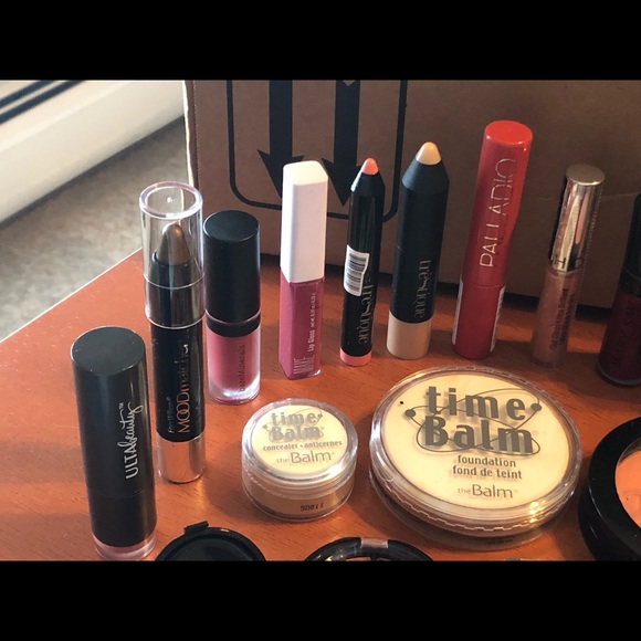 Makeup Bundle - Picture 2 of 6